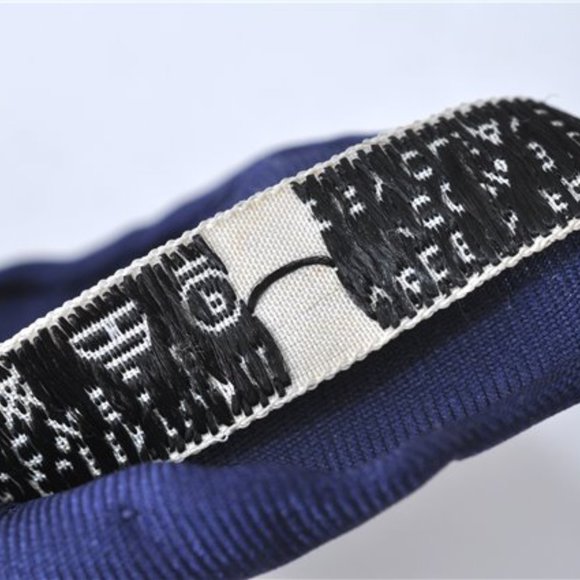 HERMES Carre 90 Scarf "parmi les fleurs je compte les heures" Silk Navy - Picture 13 of 13